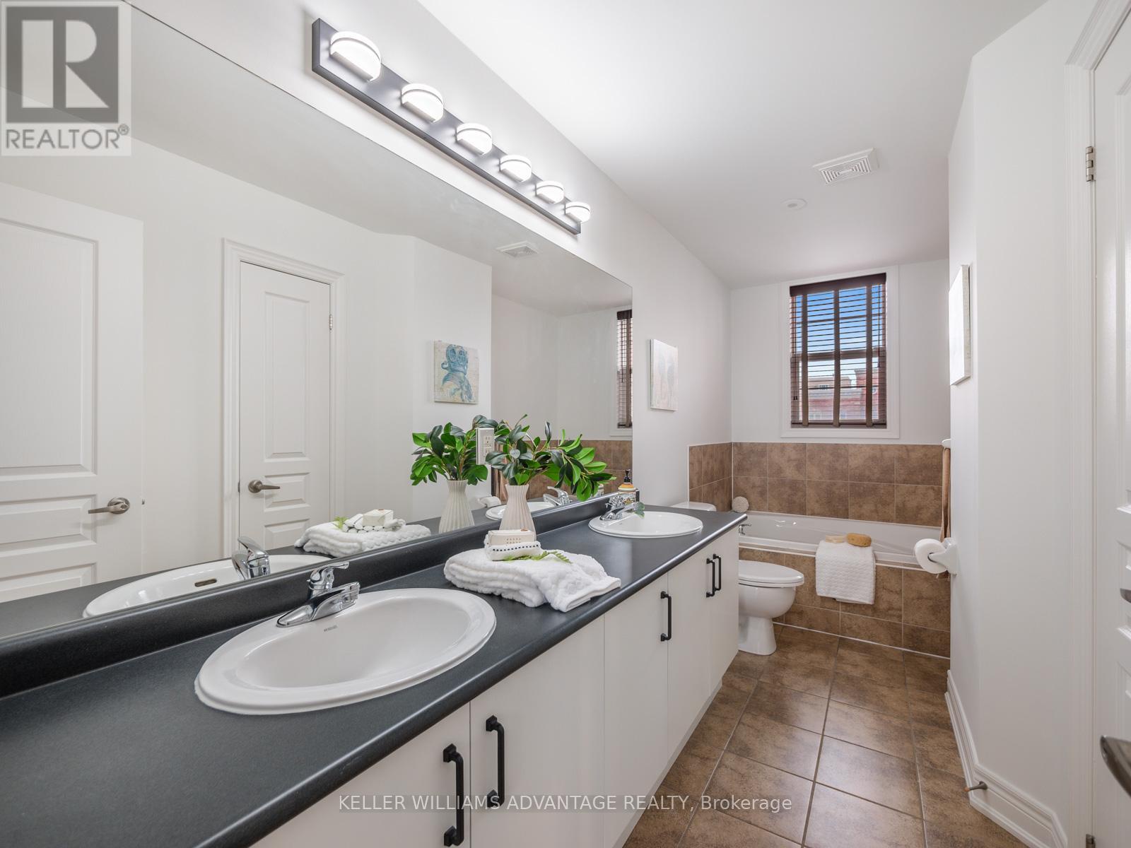 34 Fairhead Mews, Toronto (east End-danforth), Ontario