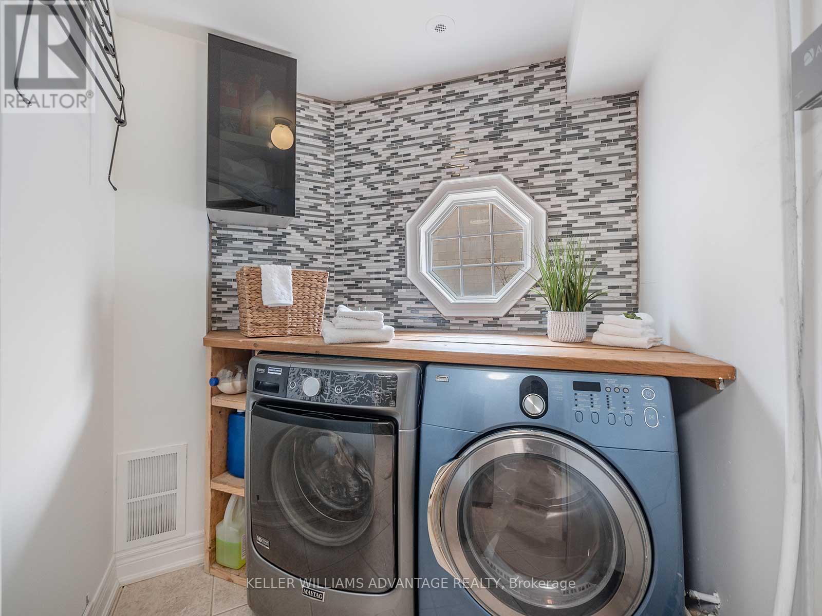 34 Fairhead Mews, Toronto (east End-danforth), Ontario