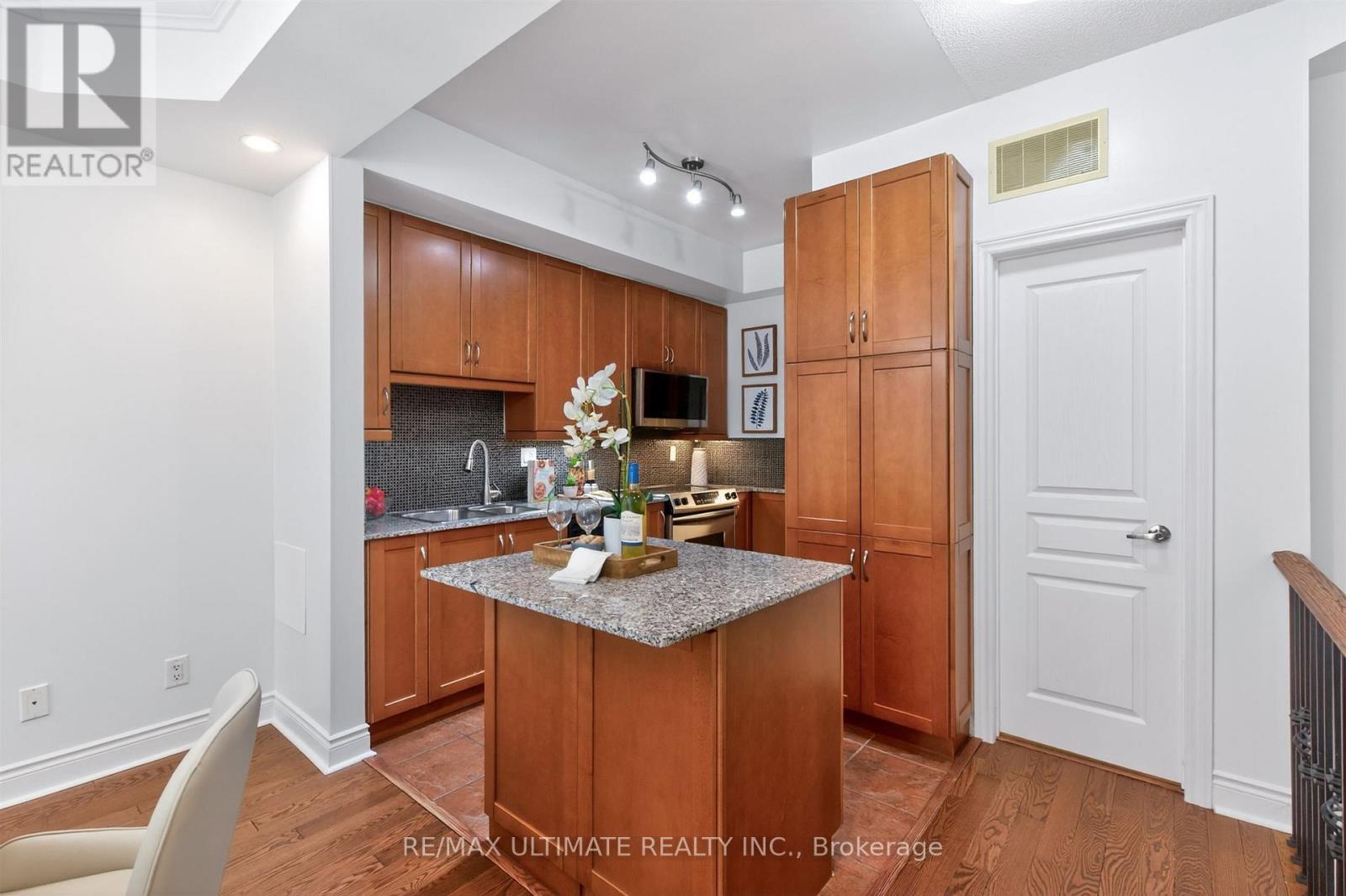4 - 70 Byng Avenue, Toronto (willowdale East), Ontario