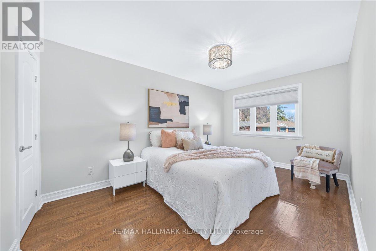 25 Fenley Drive, Toronto (kingsview Village-the Westway), Ontario