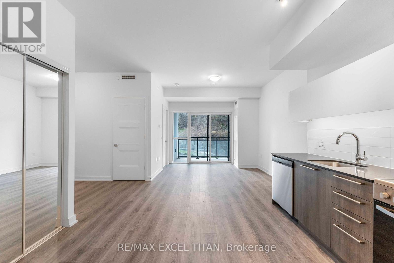 205 - 25 Neighbourhood Lane, Toronto (stonegate-queensway), Ontario