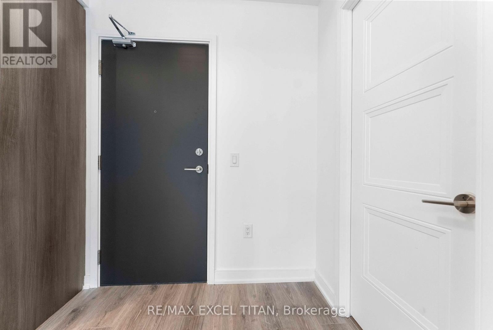 205 - 25 Neighbourhood Lane, Toronto (stonegate-queensway), Ontario