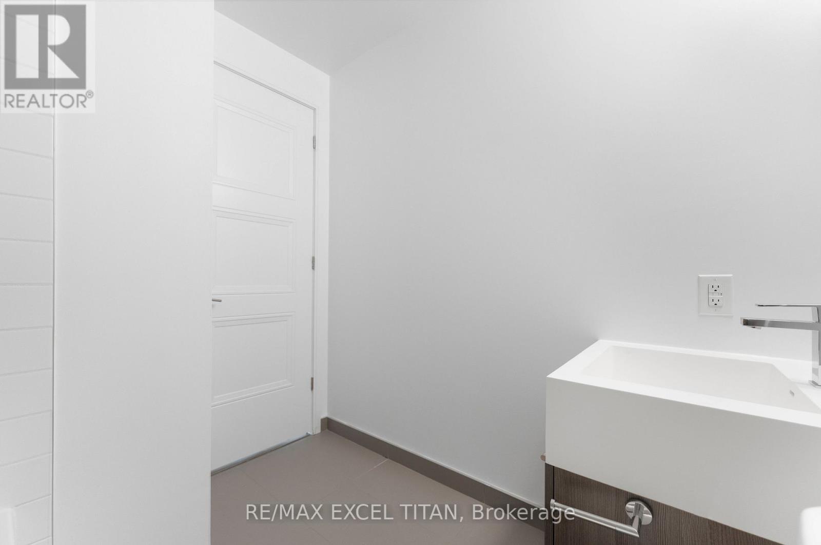 205 - 25 Neighbourhood Lane, Toronto (stonegate-queensway), Ontario
