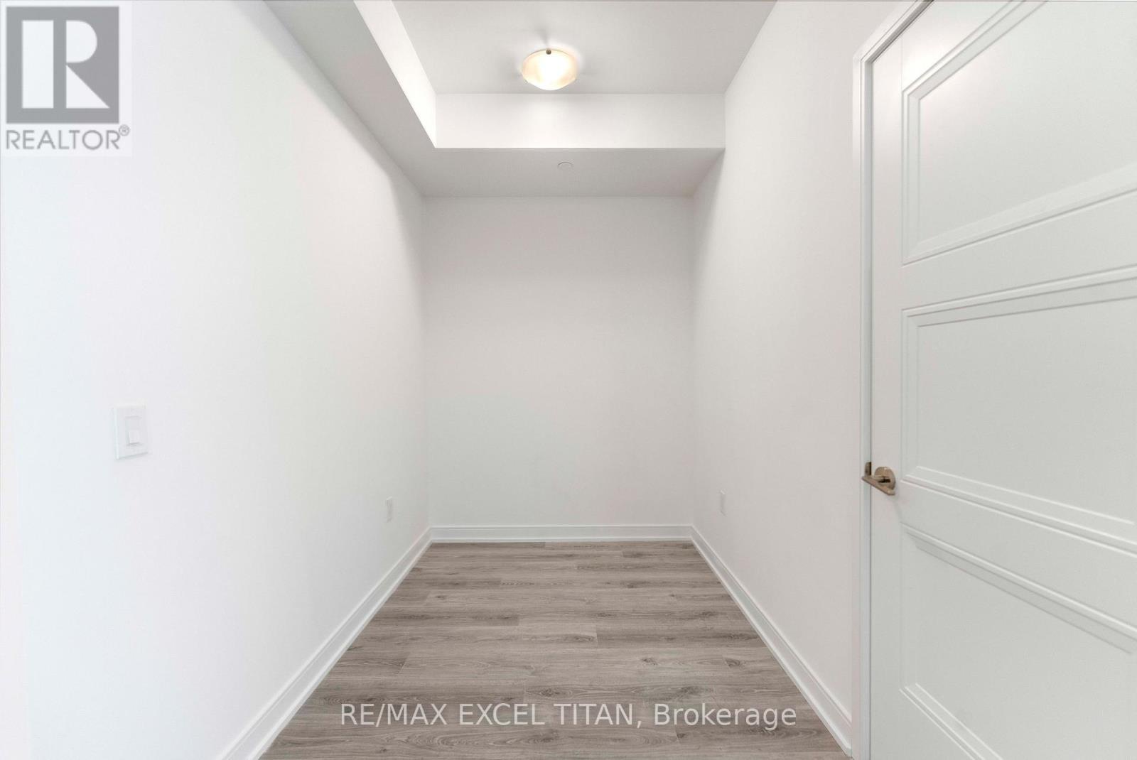 205 - 25 Neighbourhood Lane, Toronto (stonegate-queensway), Ontario