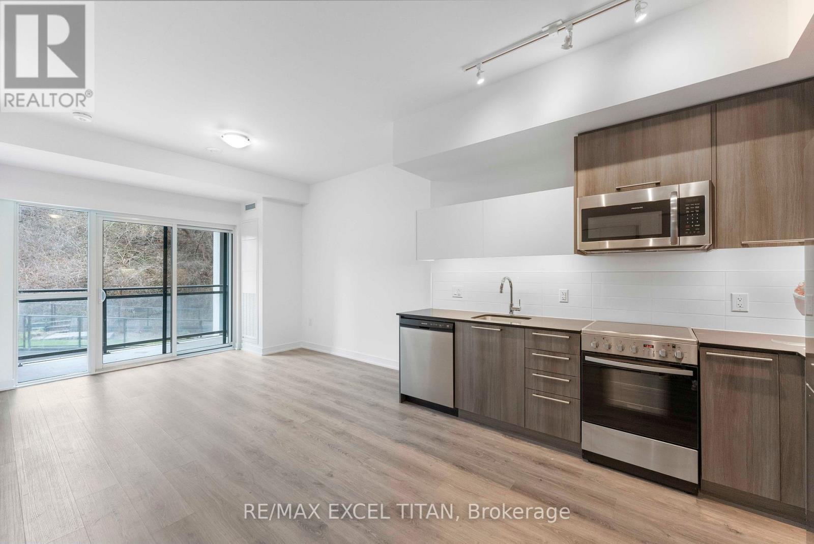 205 - 25 Neighbourhood Lane, Toronto (stonegate-queensway), Ontario