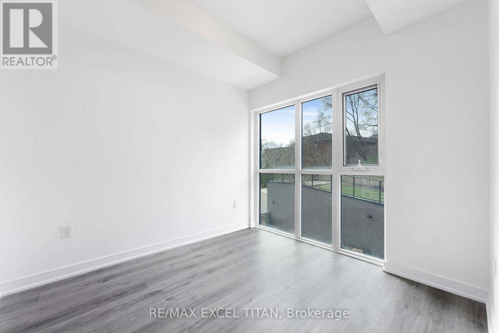 205 - 25 Neighbourhood Lane, Toronto (stonegate-queensway), Ontario