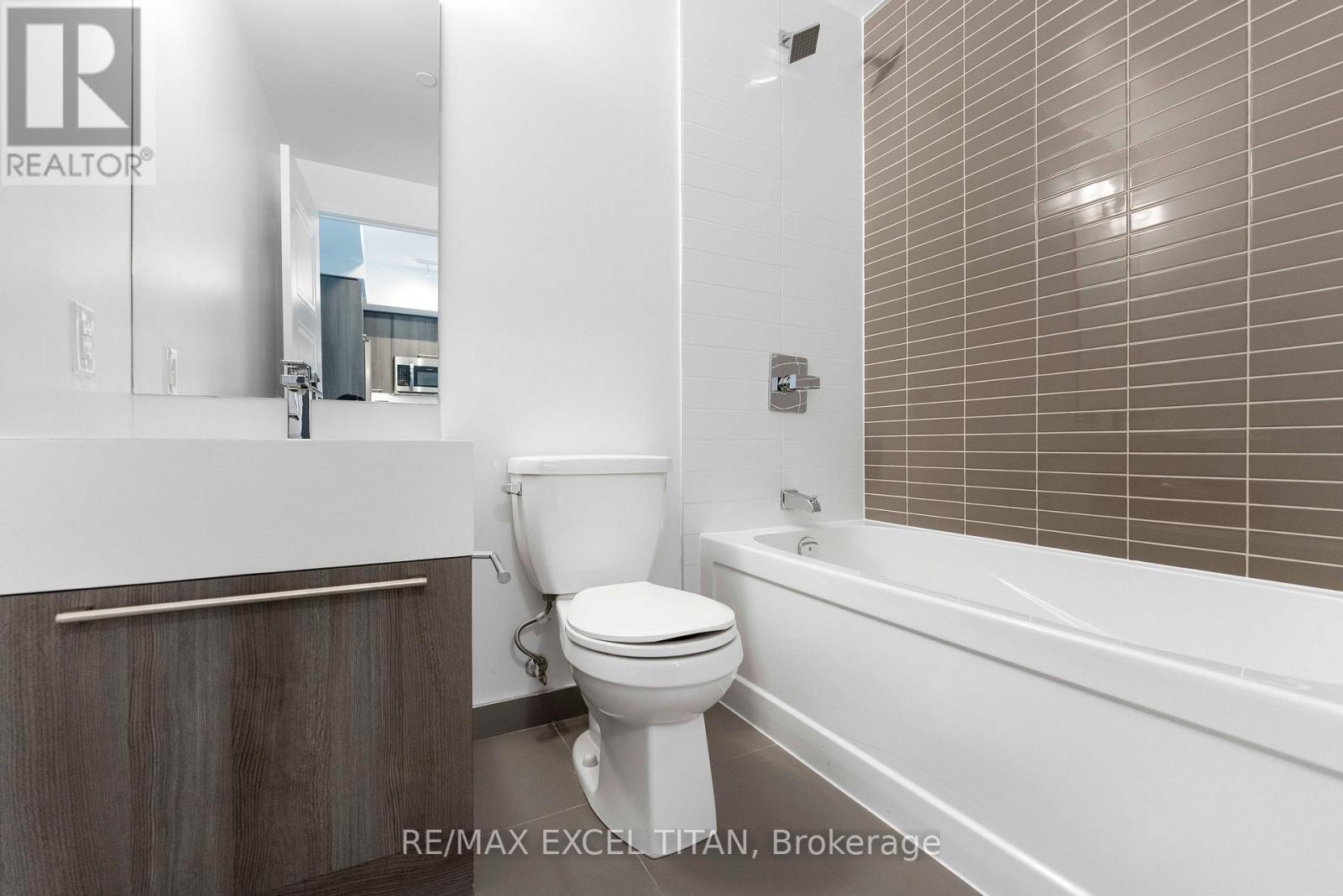 205 - 25 Neighbourhood Lane, Toronto (stonegate-queensway), Ontario