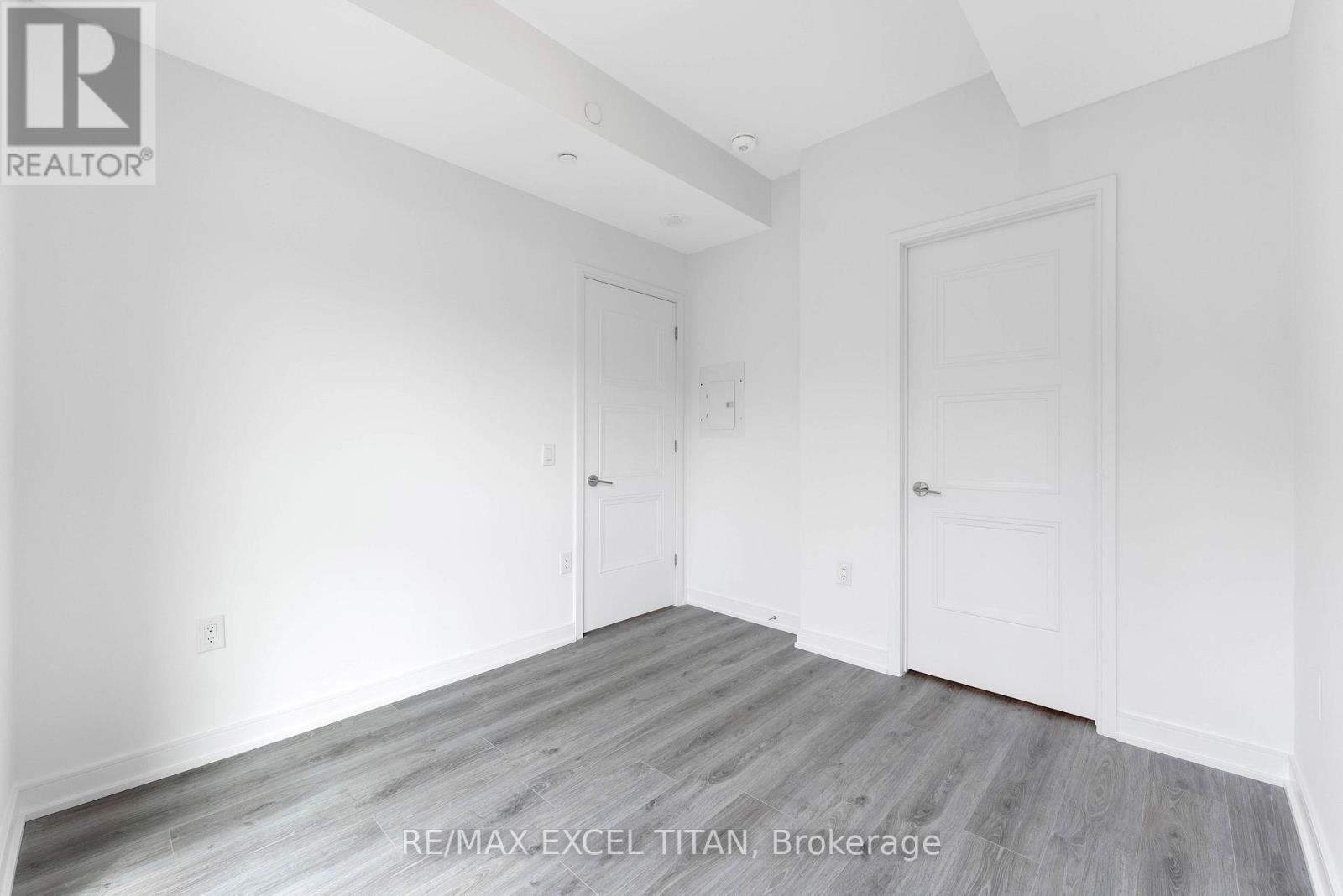 205 - 25 Neighbourhood Lane, Toronto (stonegate-queensway), Ontario