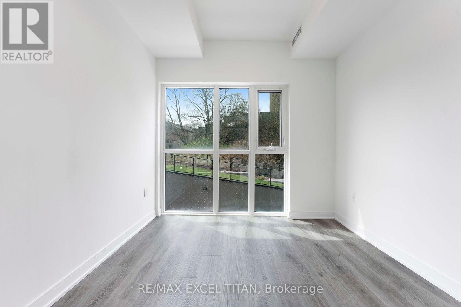 205 - 25 Neighbourhood Lane, Toronto (stonegate-queensway), Ontario