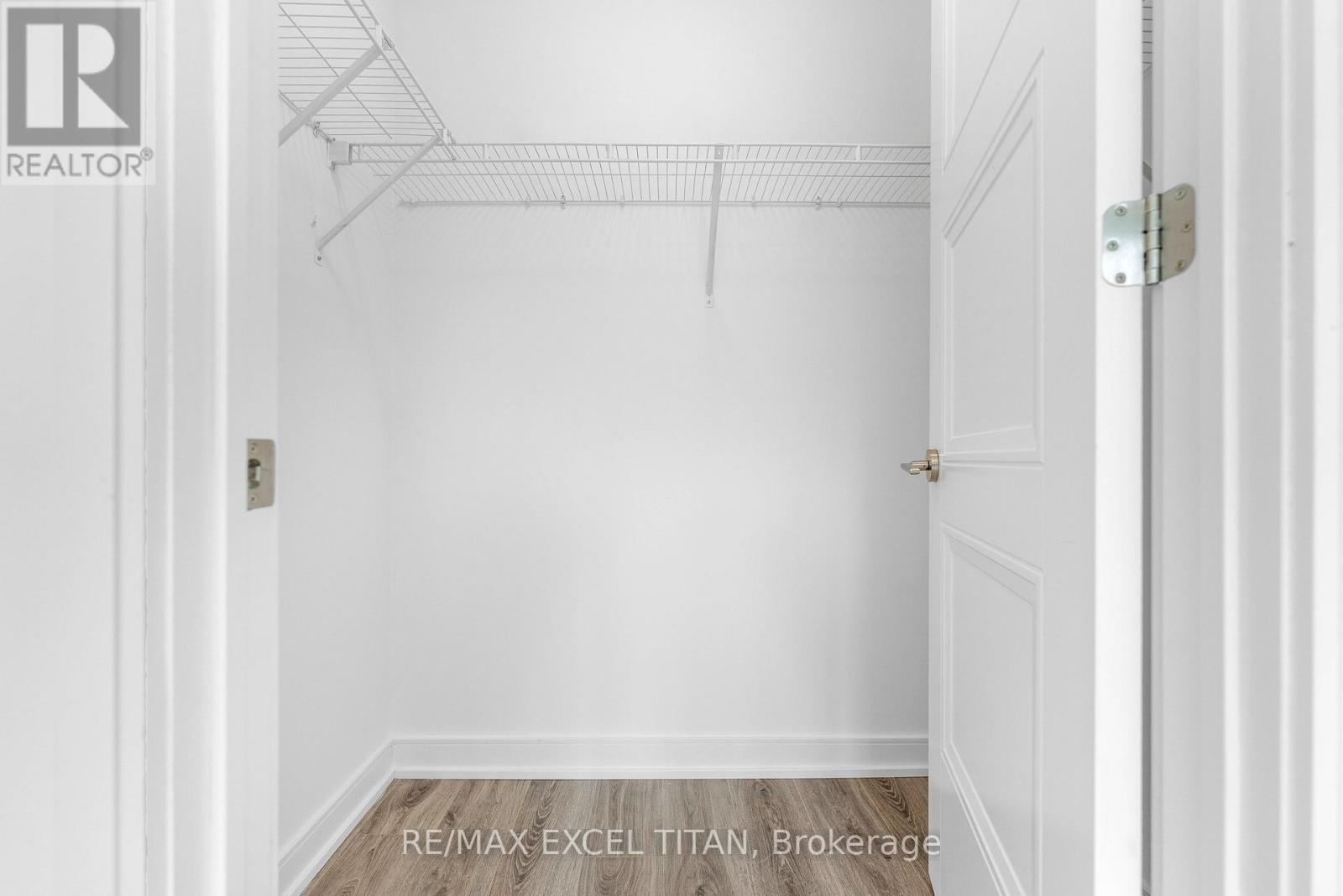 205 - 25 Neighbourhood Lane, Toronto (stonegate-queensway), Ontario