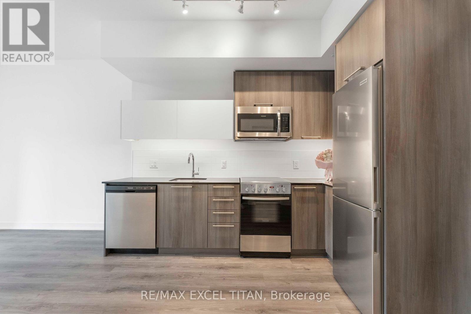 205 - 25 Neighbourhood Lane, Toronto (stonegate-queensway), Ontario