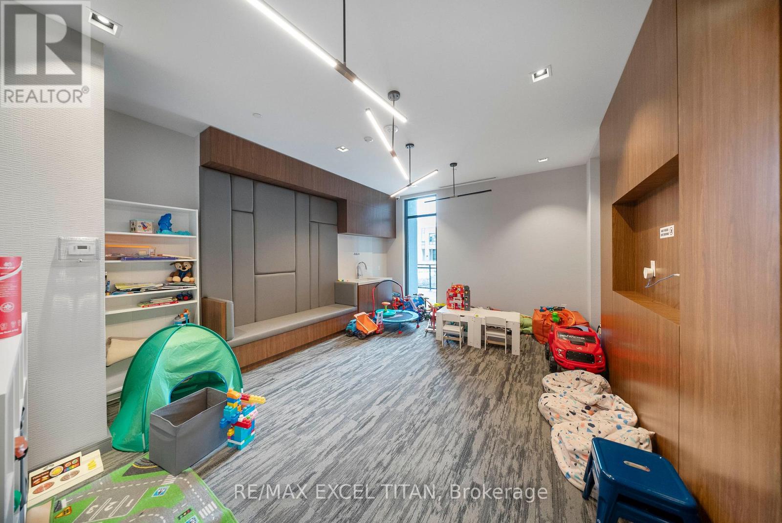 205 - 25 Neighbourhood Lane, Toronto (stonegate-queensway), Ontario