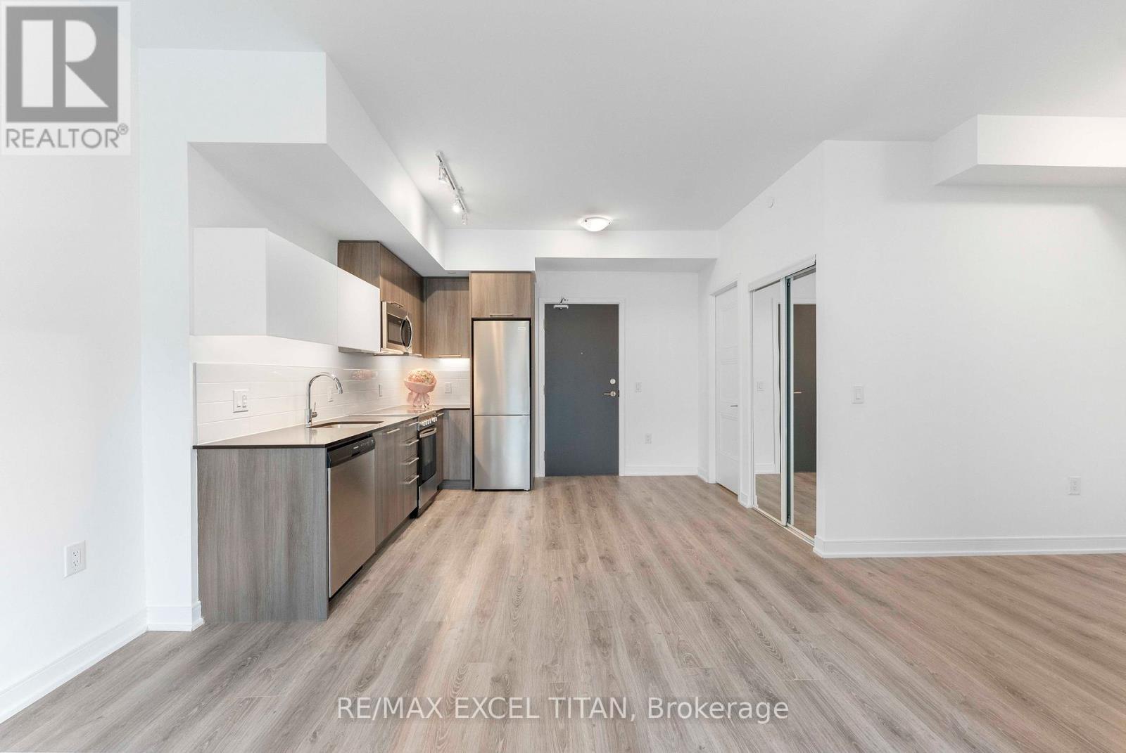 205 - 25 Neighbourhood Lane, Toronto (stonegate-queensway), Ontario