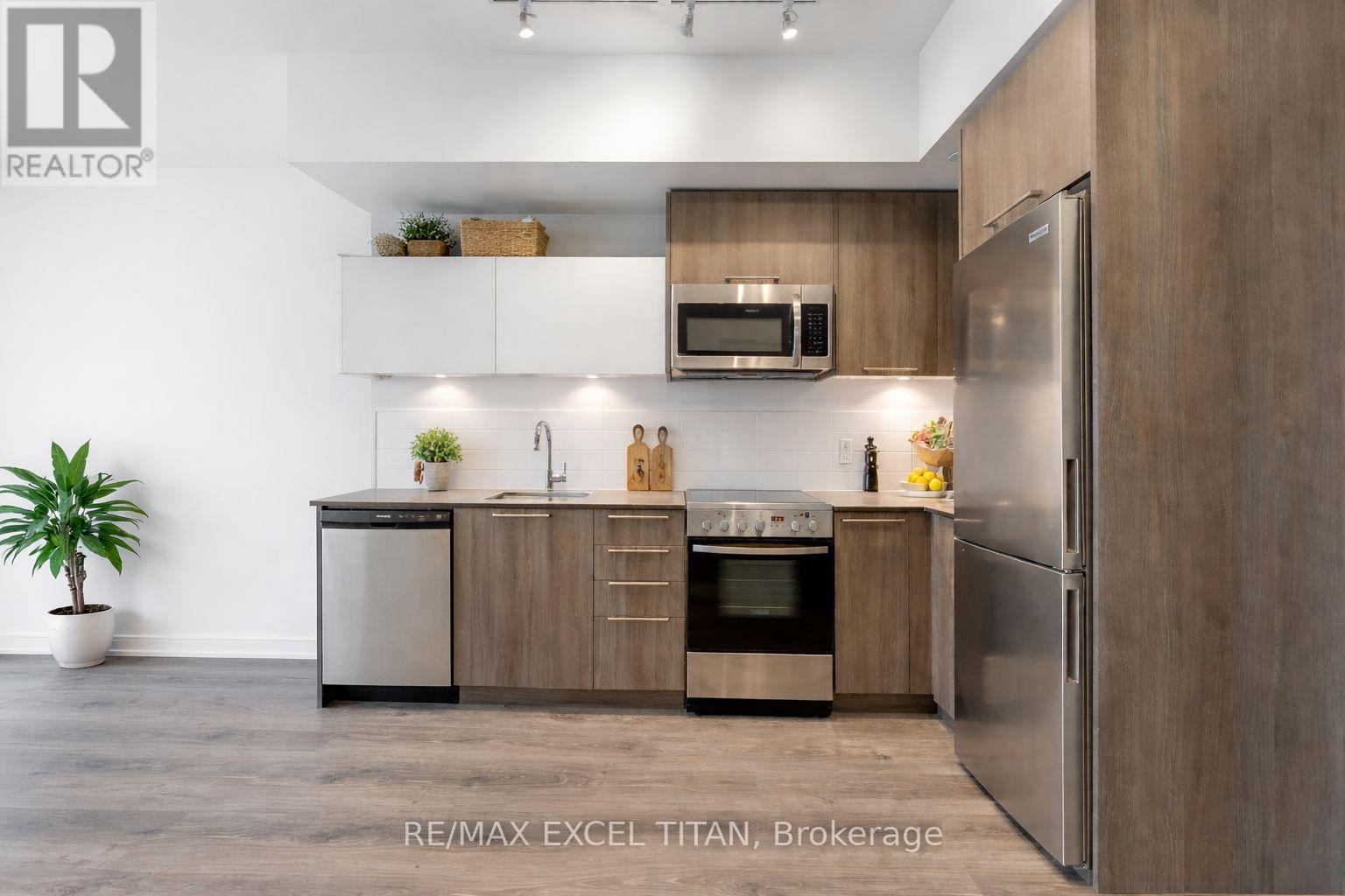 205 - 25 Neighbourhood Lane, Toronto (stonegate-queensway), Ontario