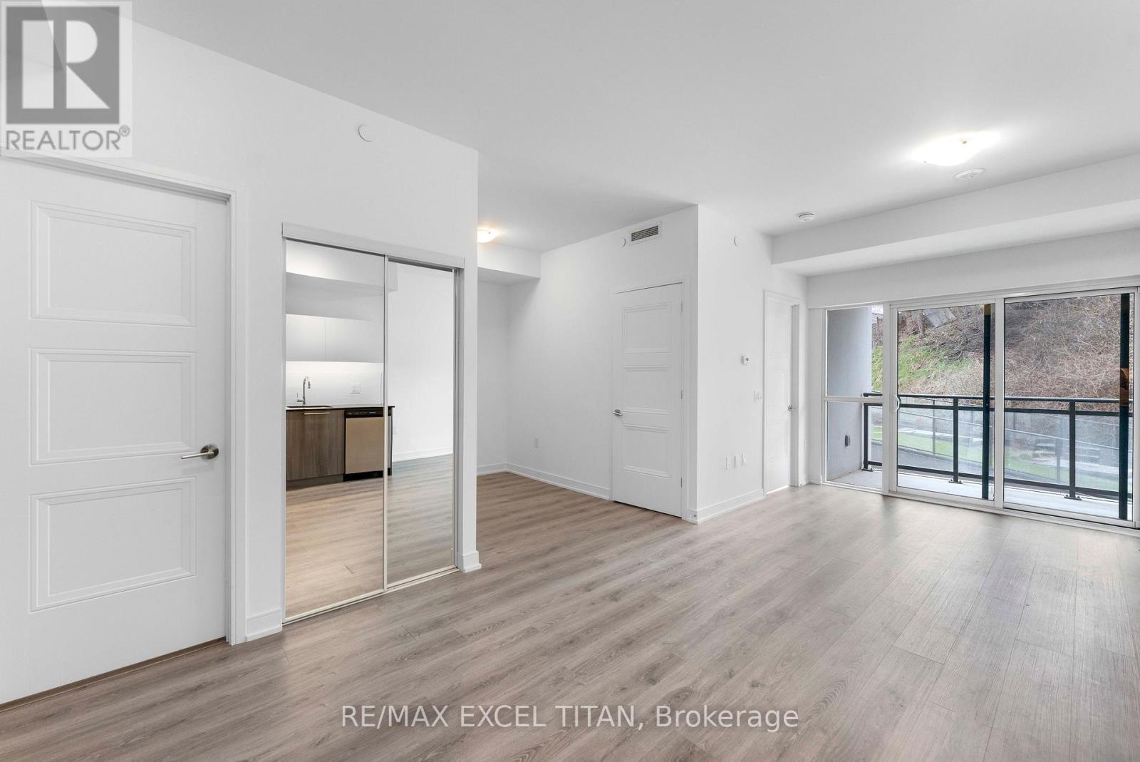 205 - 25 Neighbourhood Lane, Toronto (stonegate-queensway), Ontario