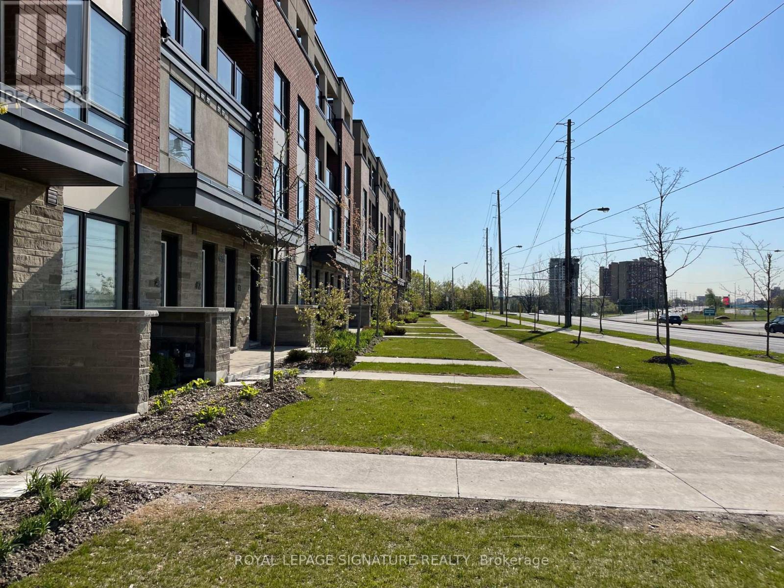 11 - 20 Woodstream Drive, Toronto (west Humber-clairville), Ontario
