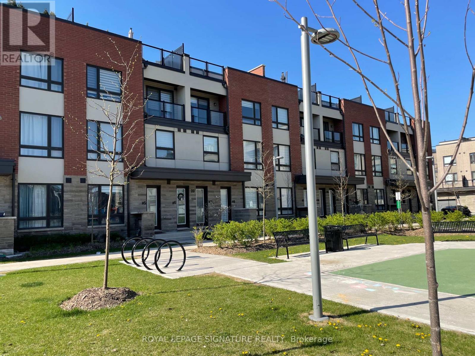 11 - 20 Woodstream Drive, Toronto (west Humber-clairville), Ontario