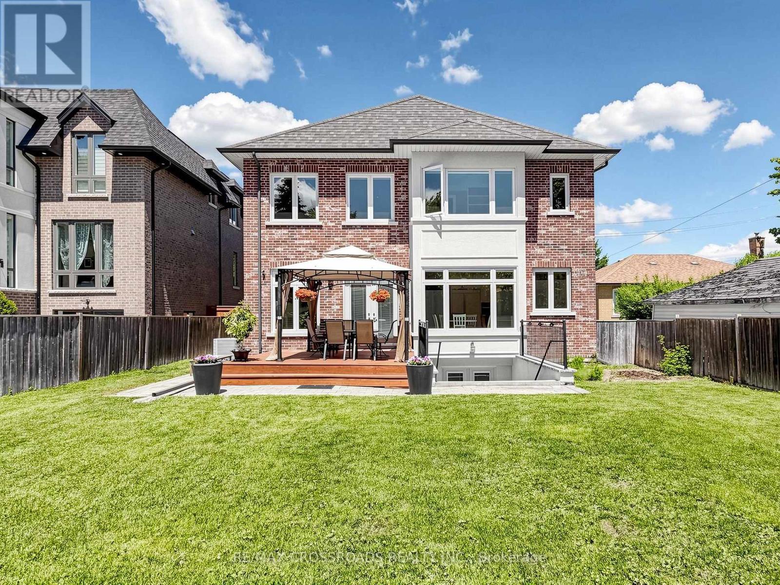 351 Patricia Avenue, Toronto (newtonbrook West), Ontario