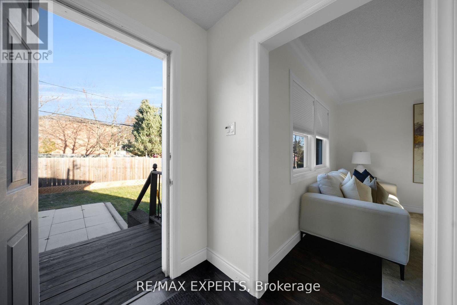 4 Larchmere Avenue, Toronto (humber Summit), Ontario