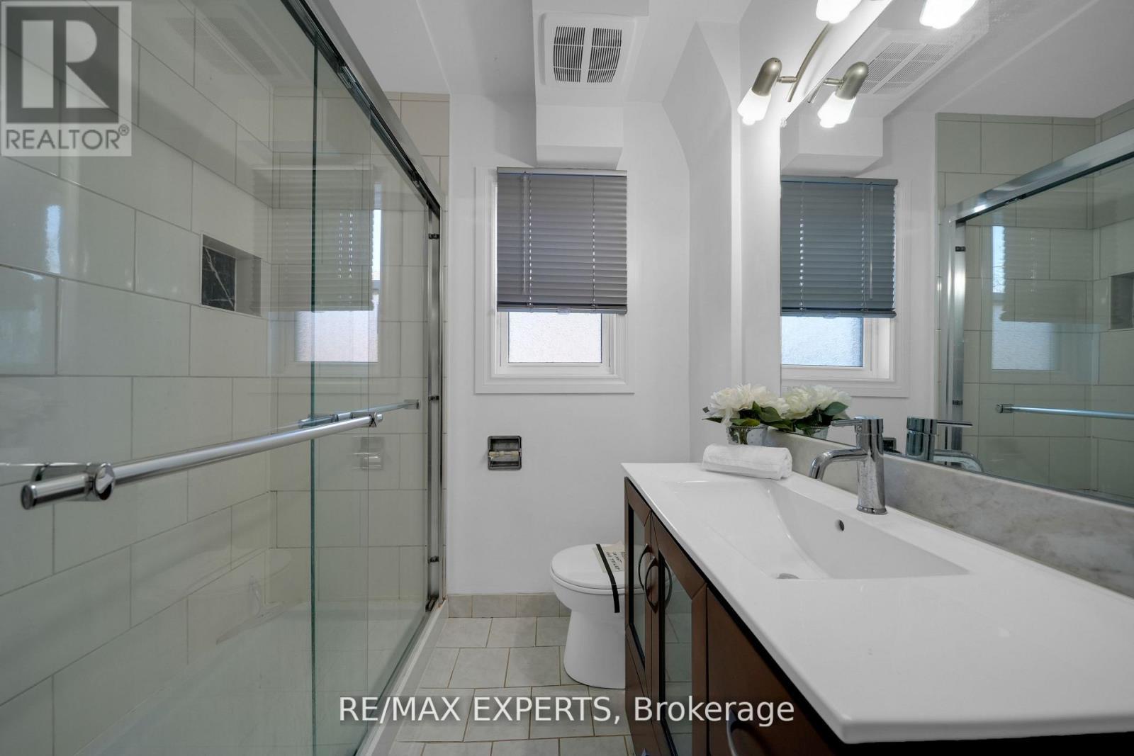 4 Larchmere Avenue, Toronto (humber Summit), Ontario