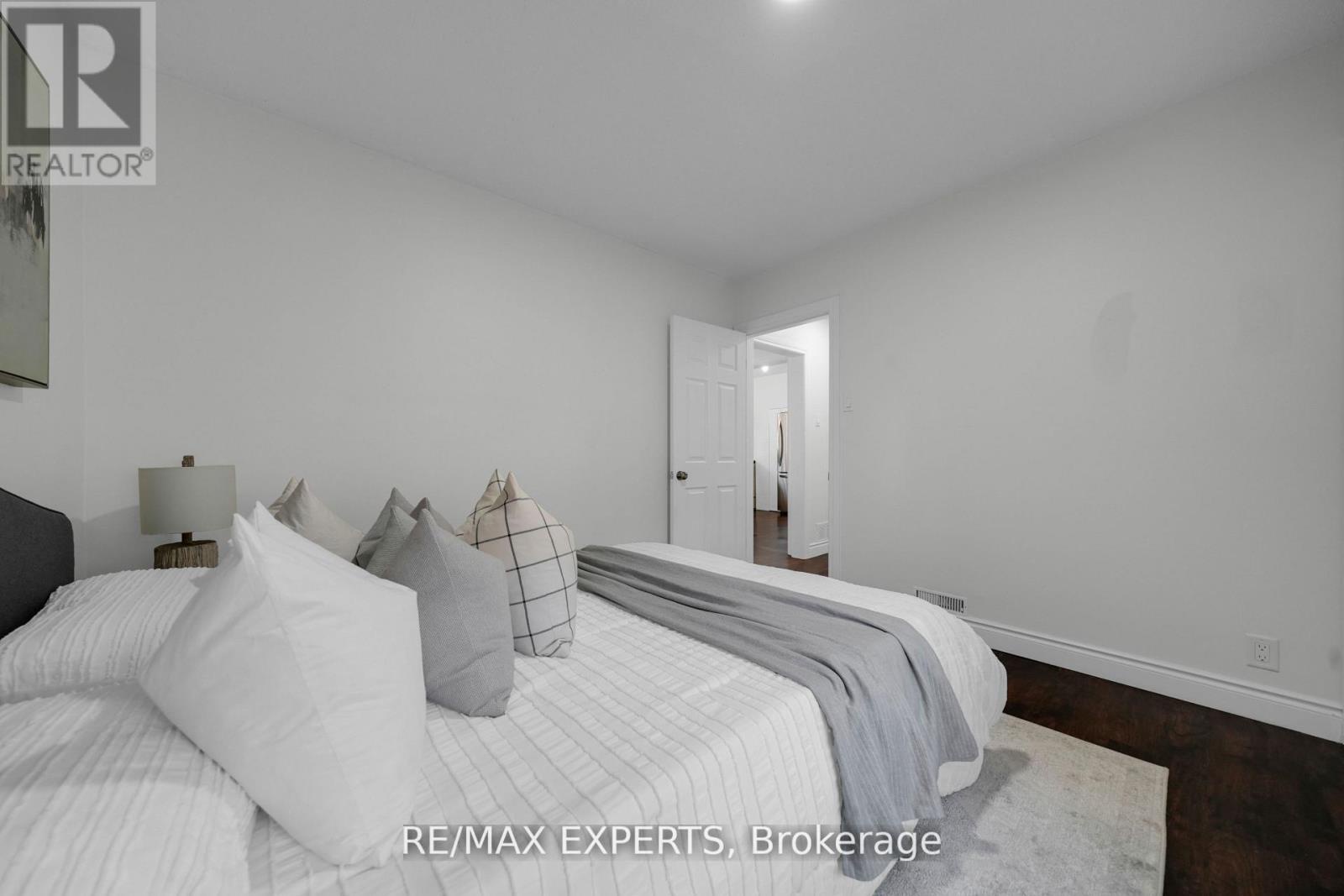 4 Larchmere Avenue, Toronto (humber Summit), Ontario