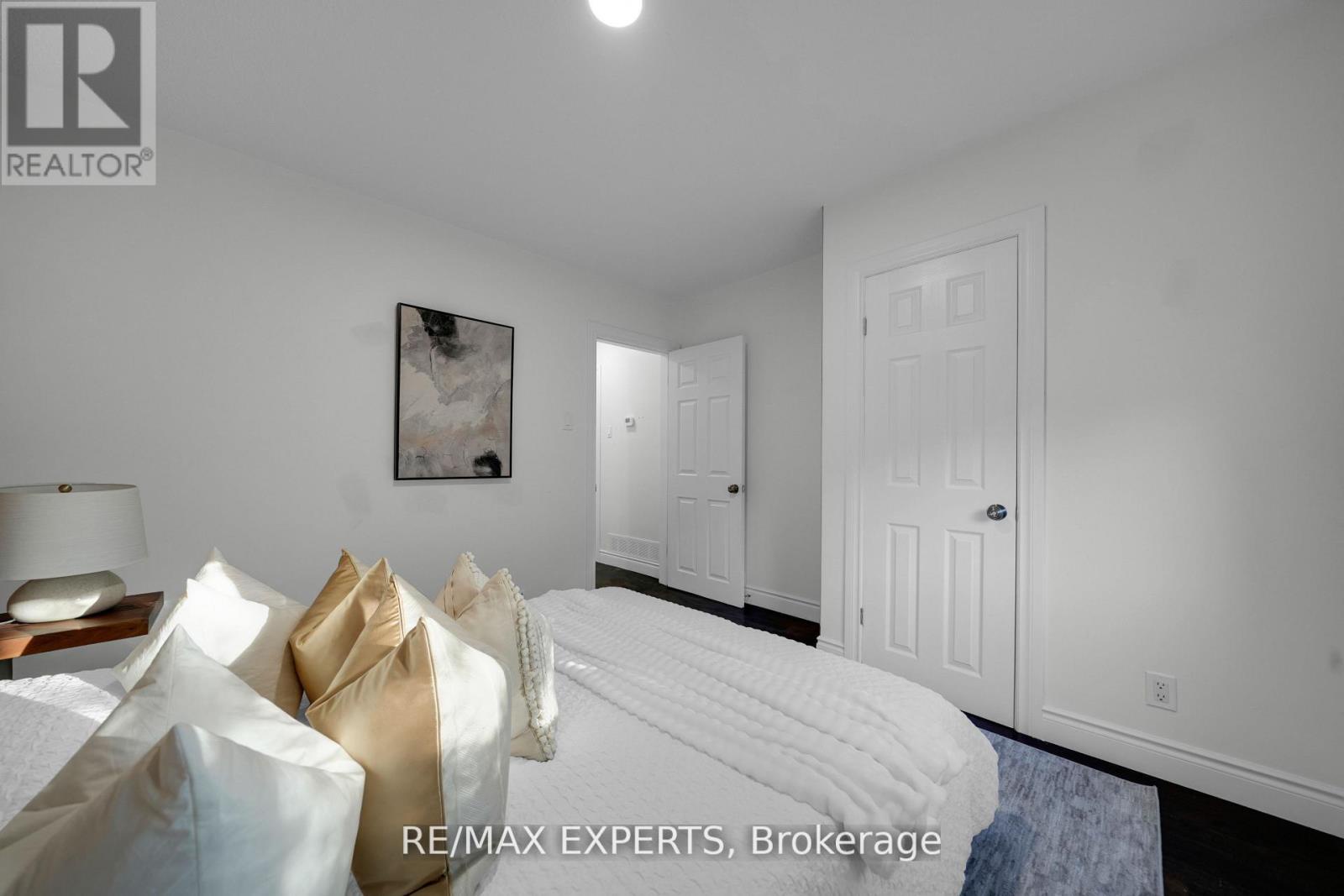 4 Larchmere Avenue, Toronto (humber Summit), Ontario