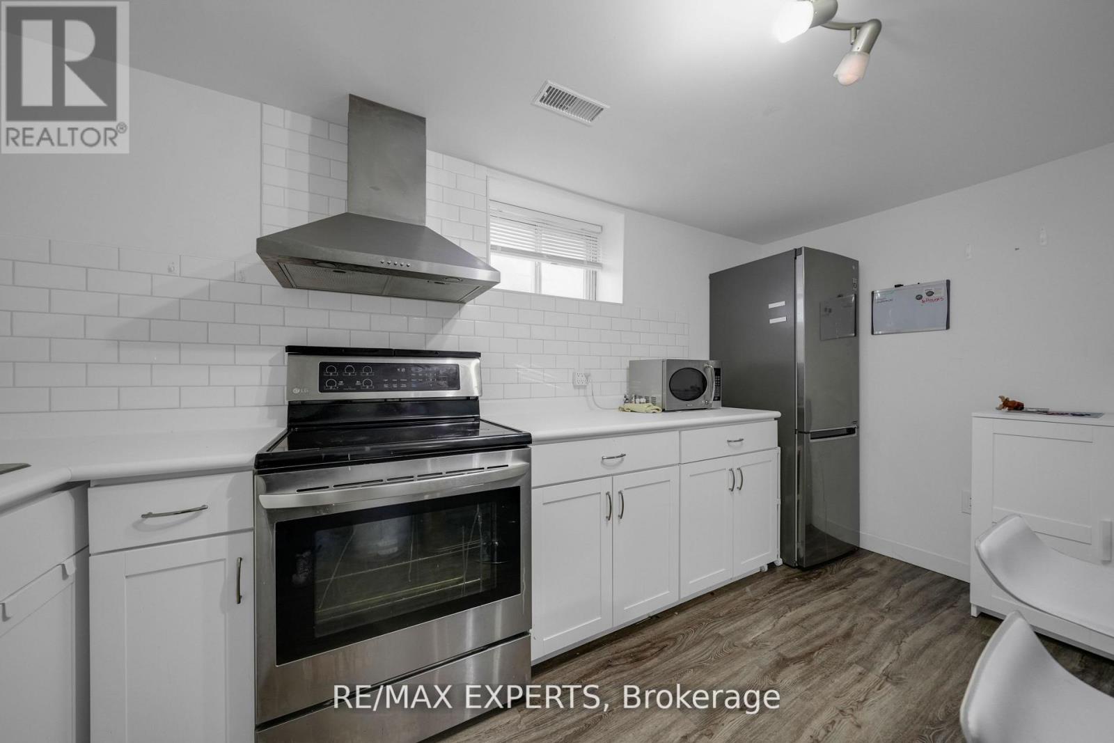 4 Larchmere Avenue, Toronto (humber Summit), Ontario