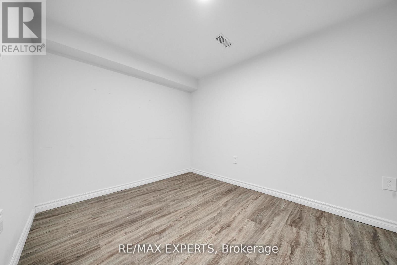 4 Larchmere Avenue, Toronto (humber Summit), Ontario