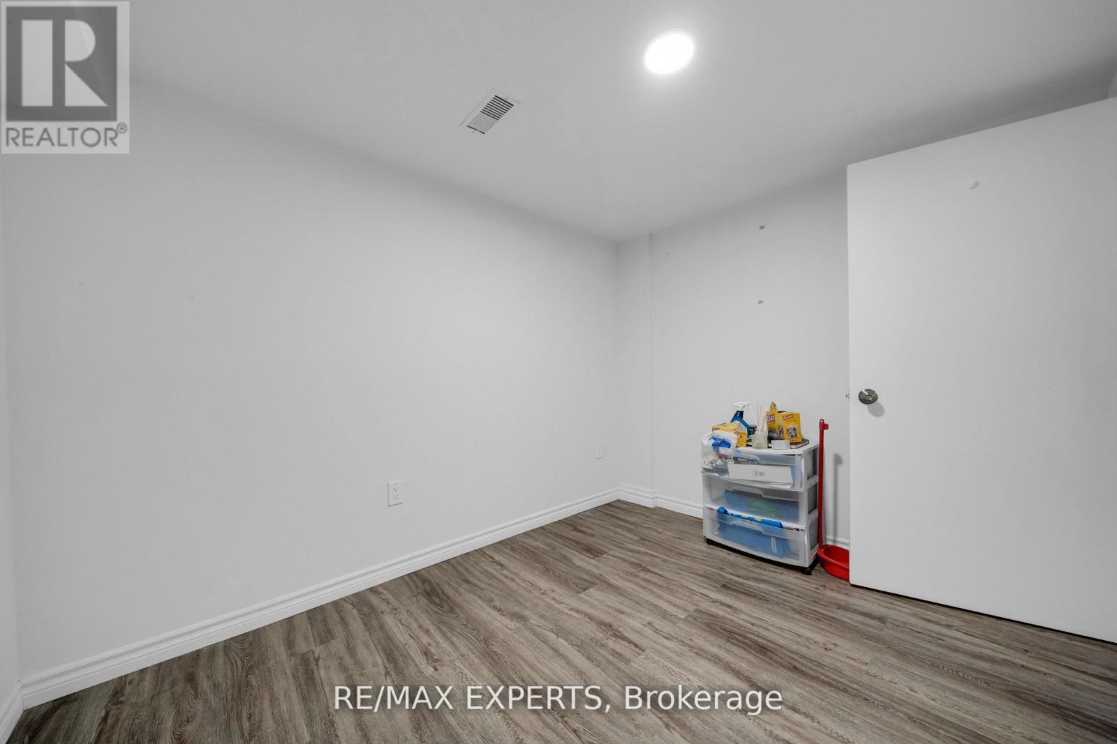 4 Larchmere Avenue, Toronto (humber Summit), Ontario