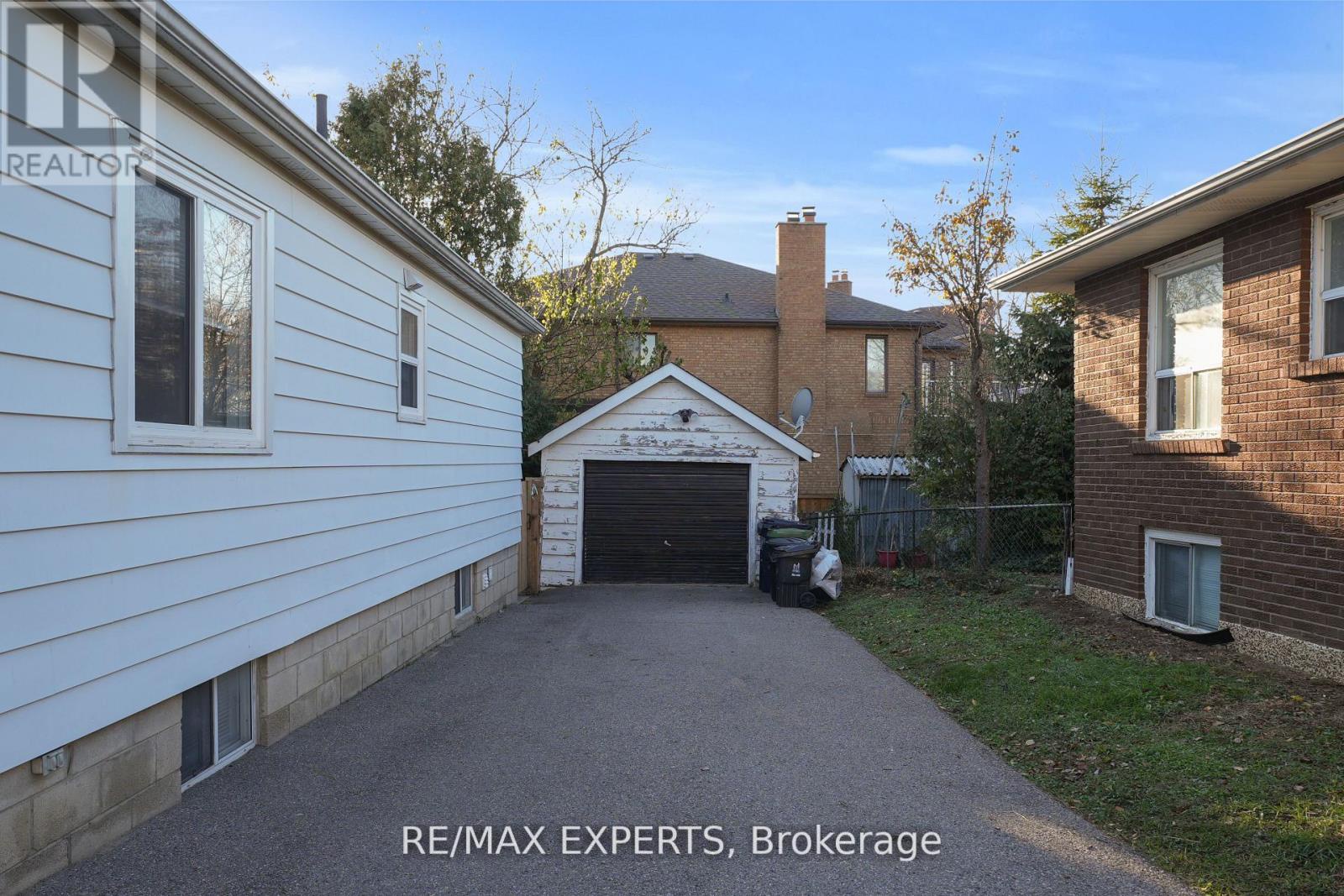4 Larchmere Avenue, Toronto (humber Summit), Ontario