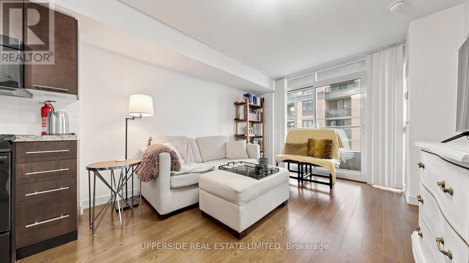 607 - 126 Simcoe Street, Toronto (waterfront Communities), Ontario