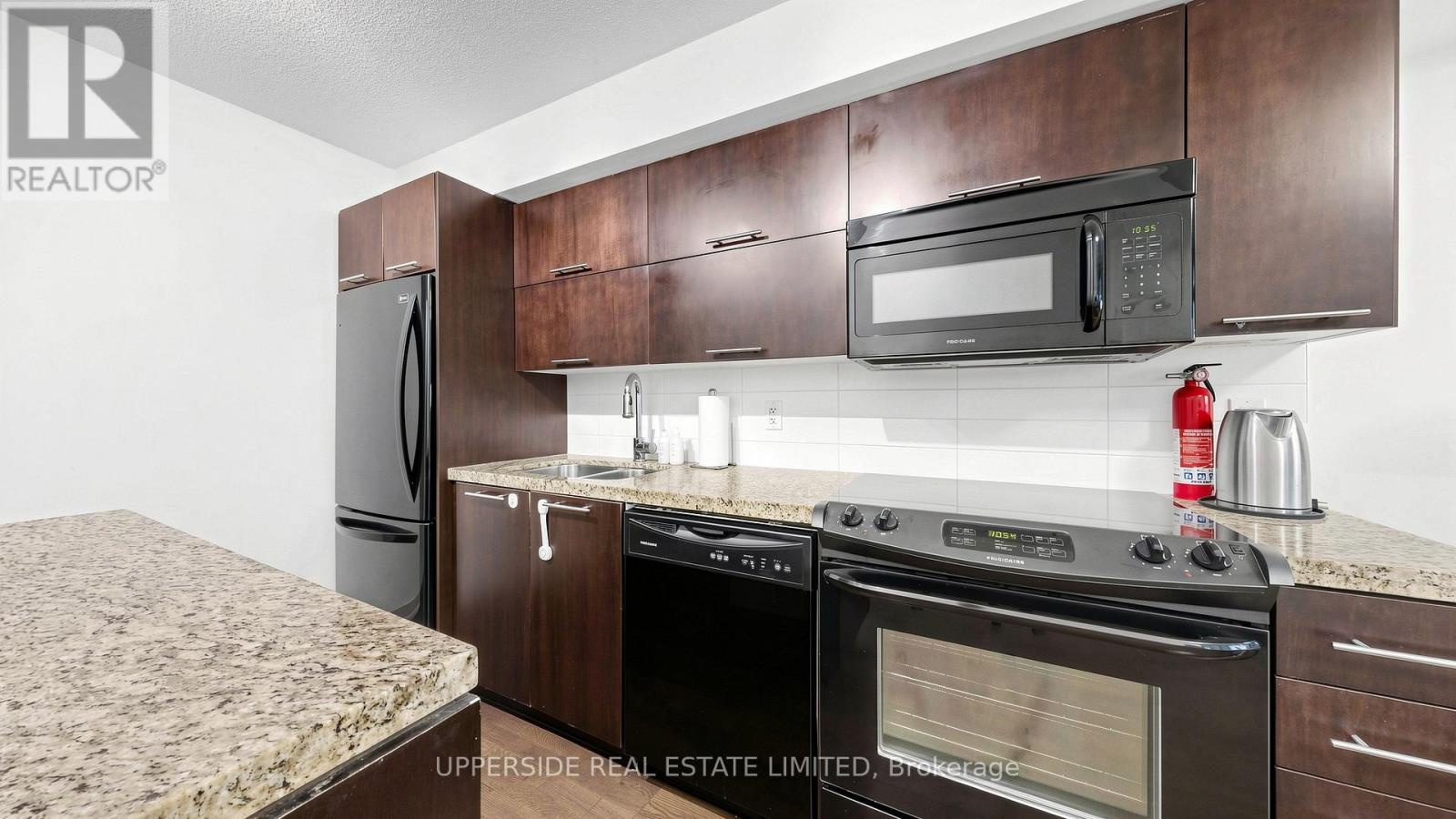 607 - 126 Simcoe Street, Toronto (waterfront Communities), Ontario