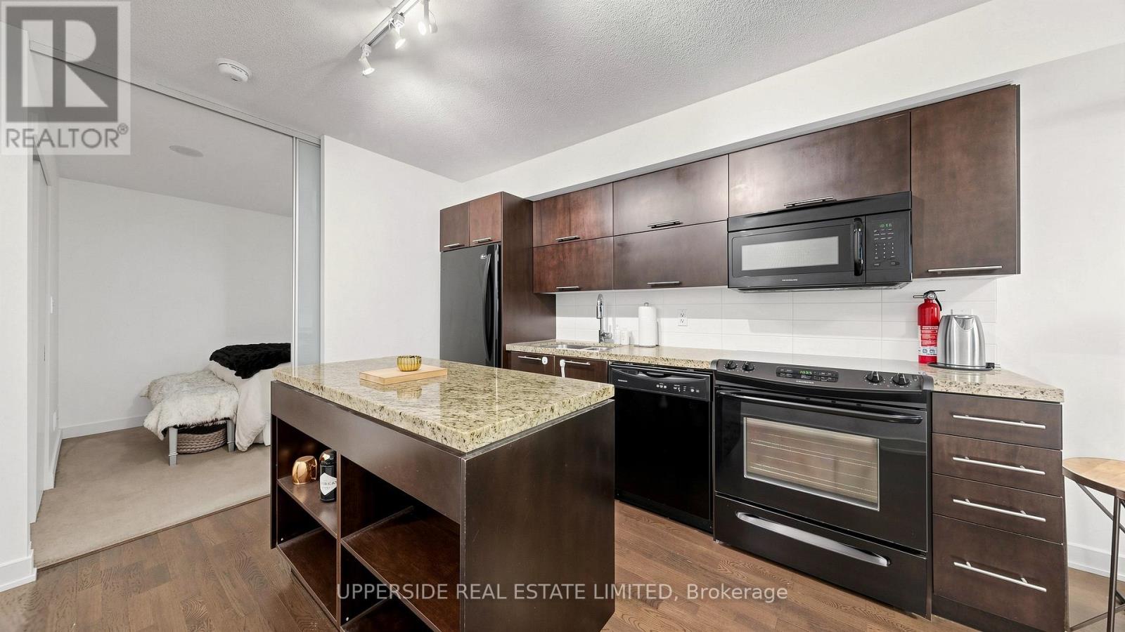 607 - 126 Simcoe Street, Toronto (waterfront Communities), Ontario