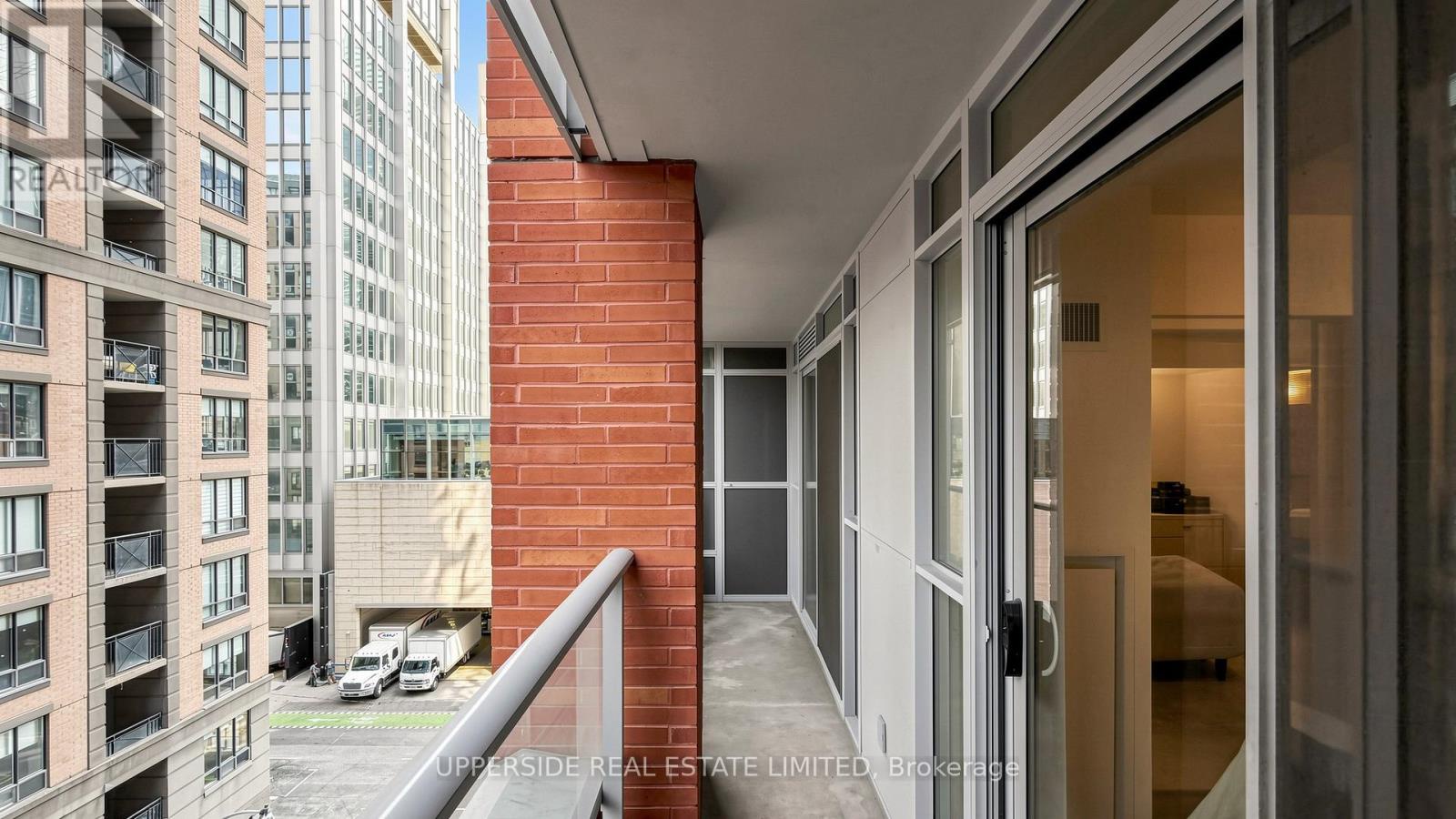607 - 126 Simcoe Street, Toronto (waterfront Communities), Ontario