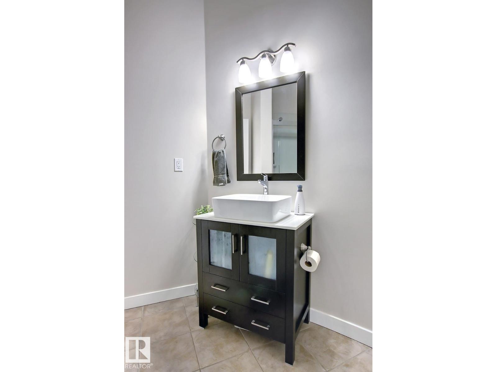 #102 10905 109 St Nw, Edmonton, Alberta