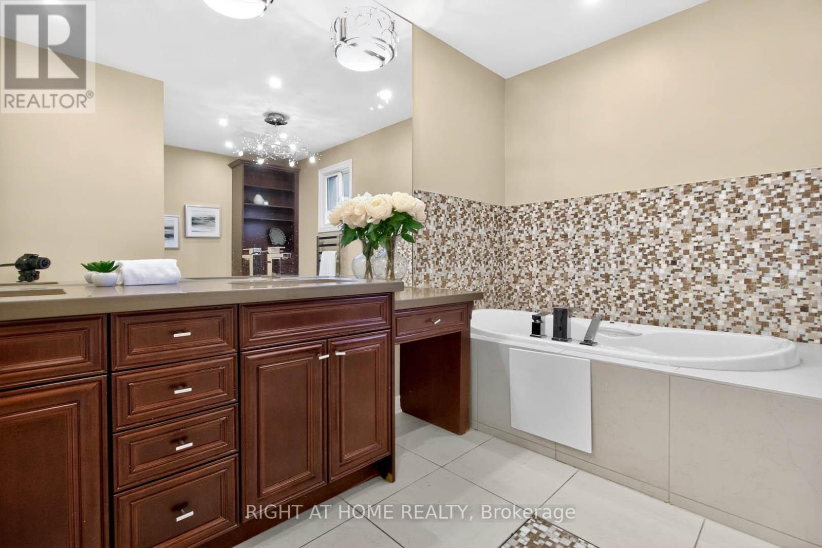4629 Phoenix Park Crescent, Mississauga (central Erin Mills), Ontario
