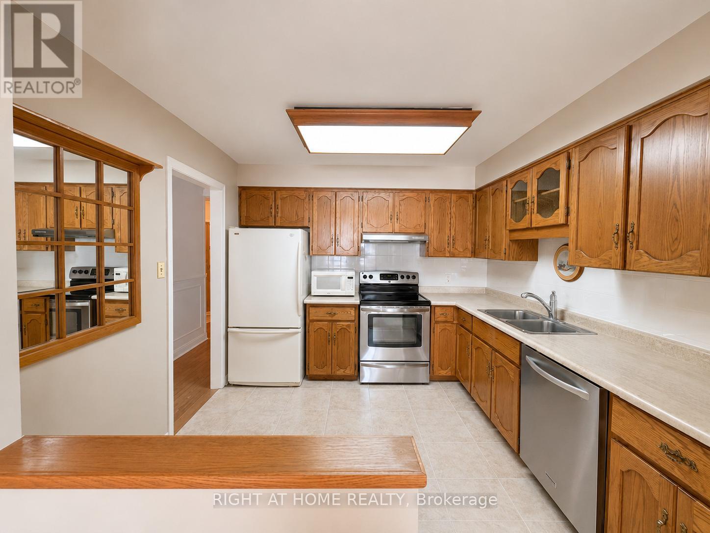 104 - 6 Village Green Boulevard, Hamilton (stoney Creek), Ontario