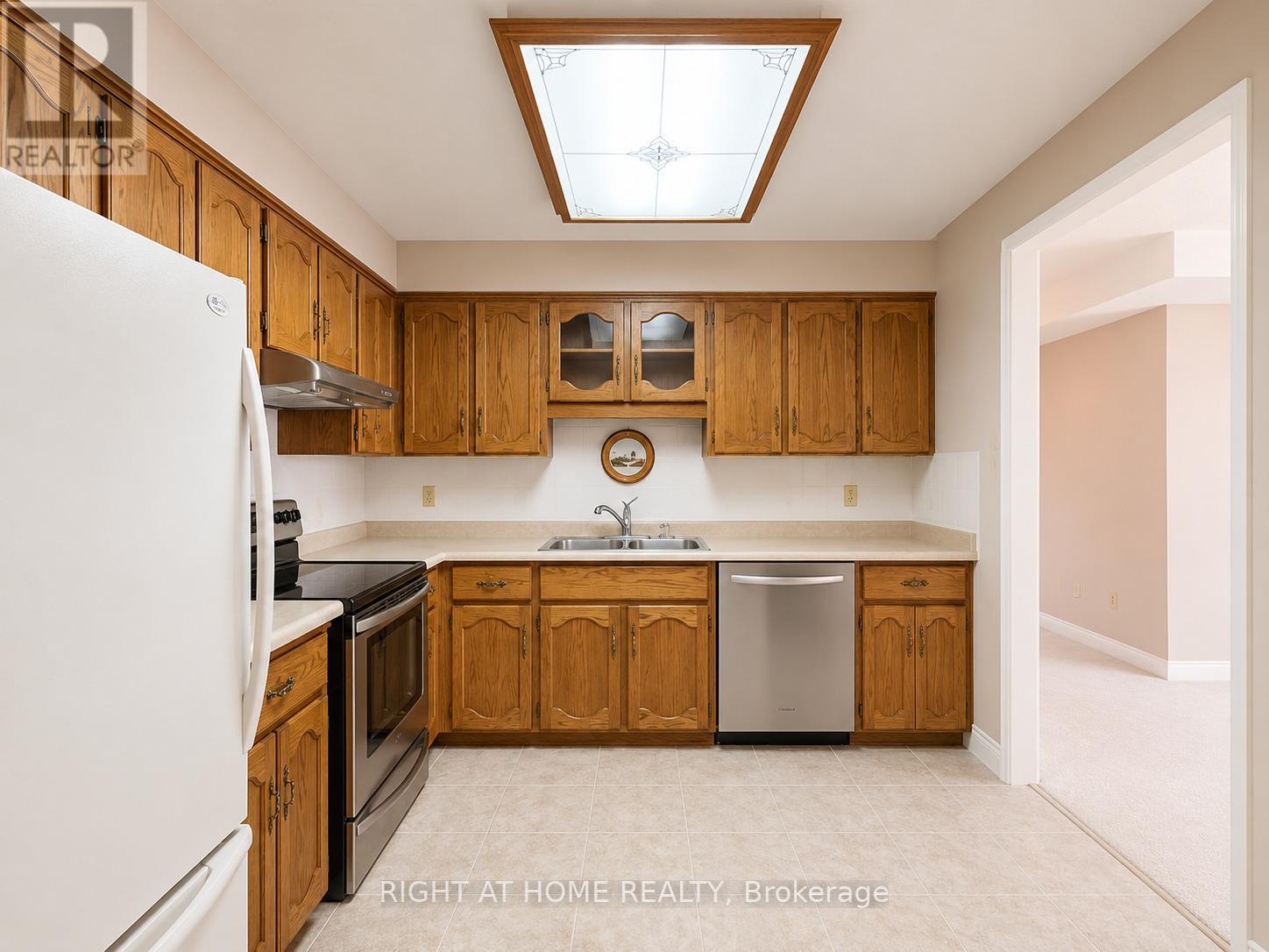 104 - 6 Village Green Boulevard, Hamilton (stoney Creek), Ontario