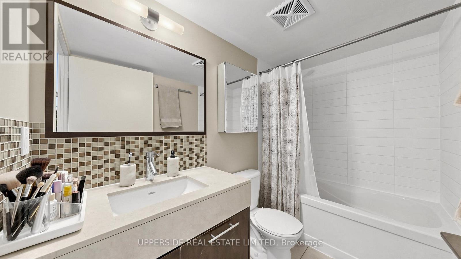 607 - 126 Simcoe Street, Toronto (waterfront Communities), Ontario