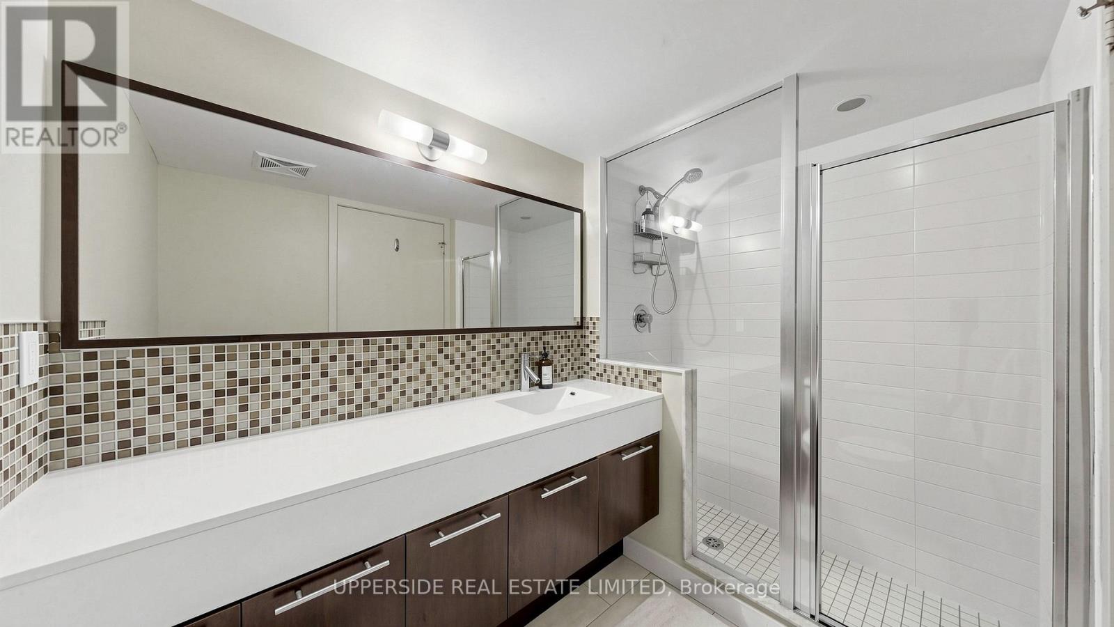 607 - 126 Simcoe Street, Toronto (waterfront Communities), Ontario