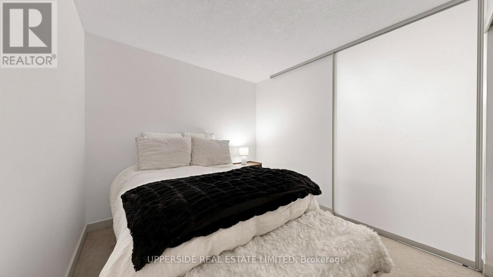 607 - 126 Simcoe Street, Toronto (waterfront Communities), Ontario