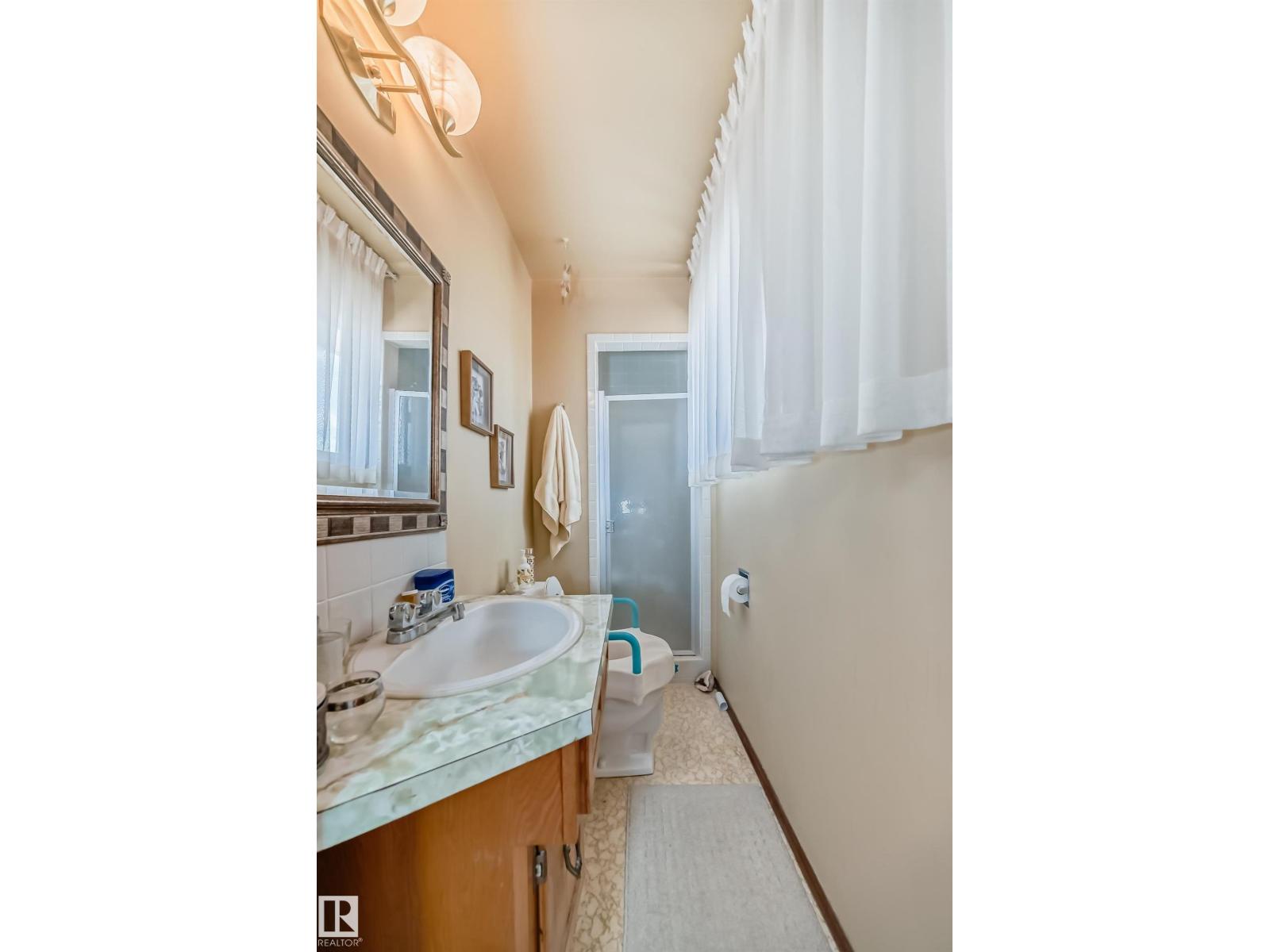 17707 84 Av Nw, Edmonton, Alberta