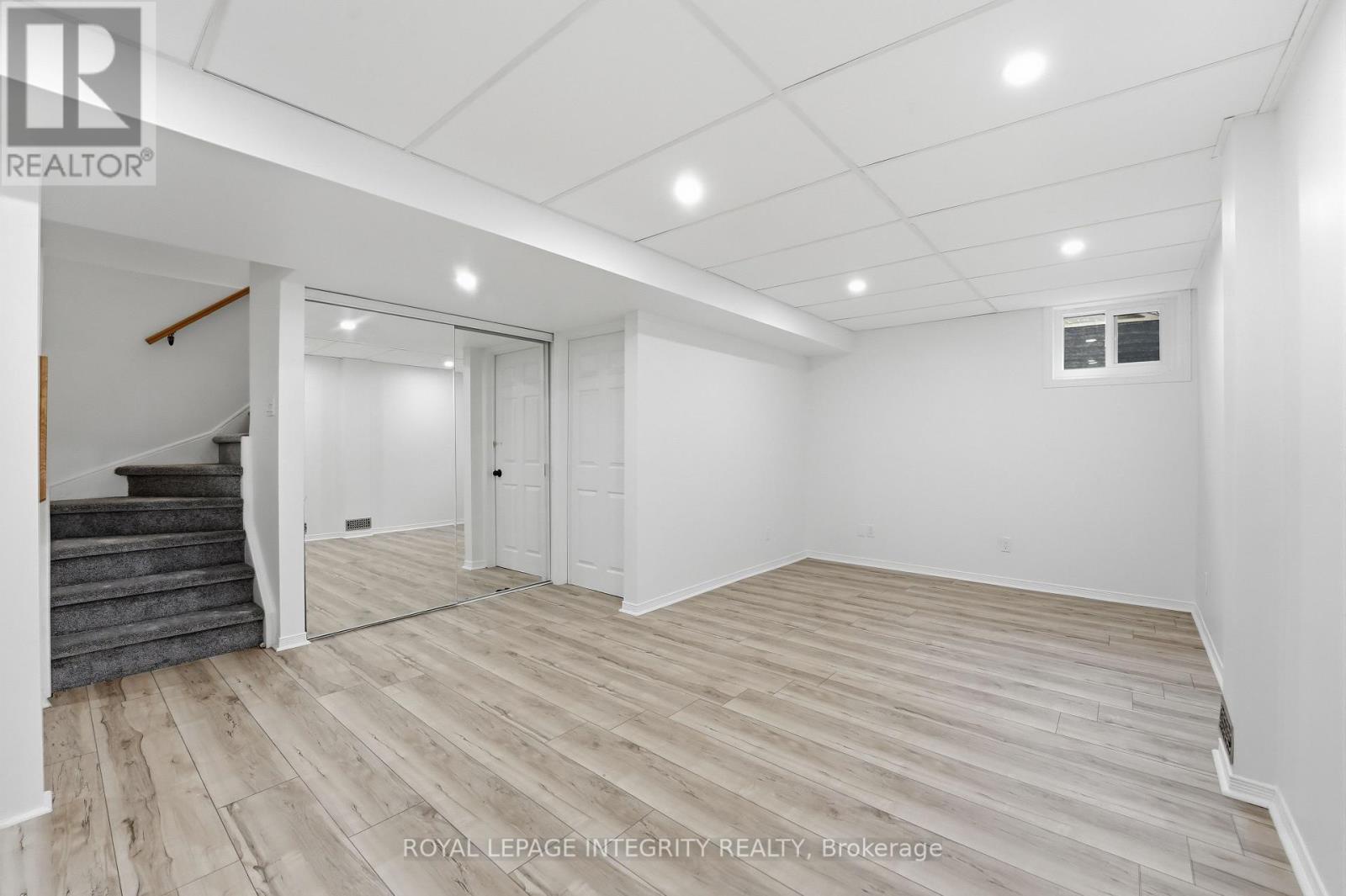 76 Hunterswood Crescent, Ottawa, Ontario