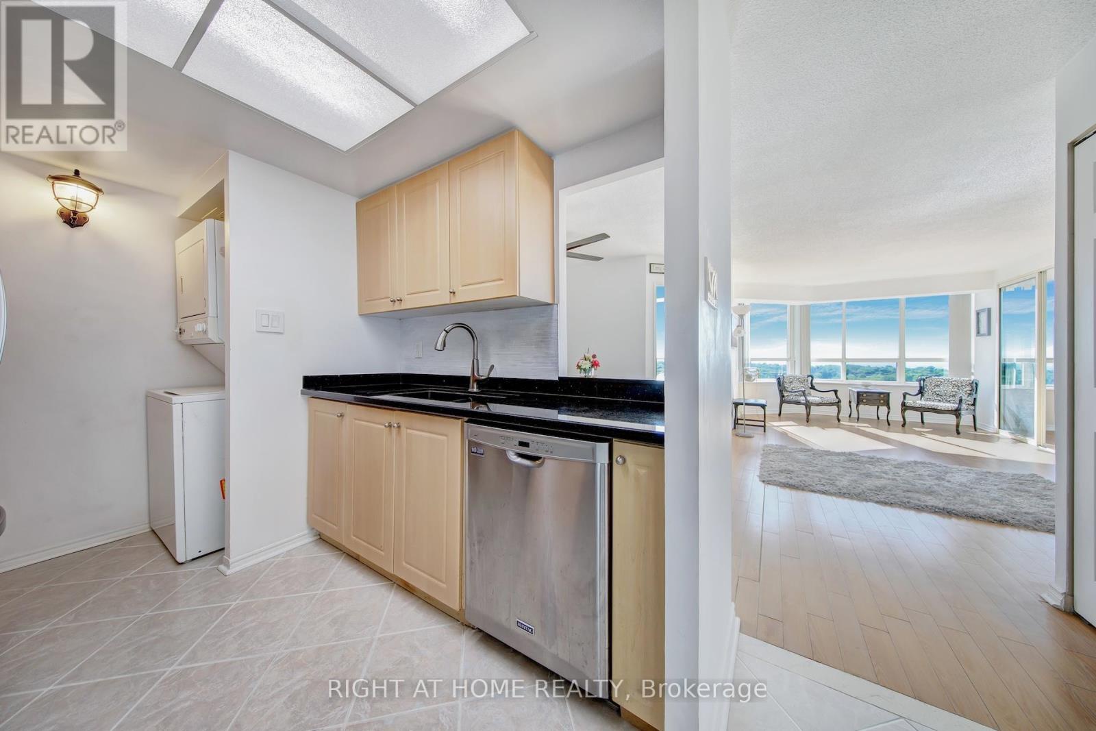 2027 - 3 Greystone Walk Drive, Toronto (kennedy Park), Ontario