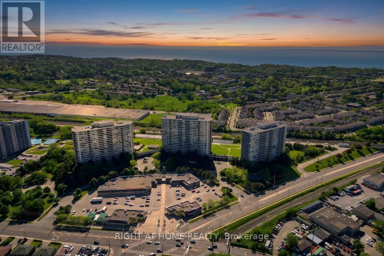 2027 - 3 Greystone Walk Drive, Toronto (kennedy Park), Ontario