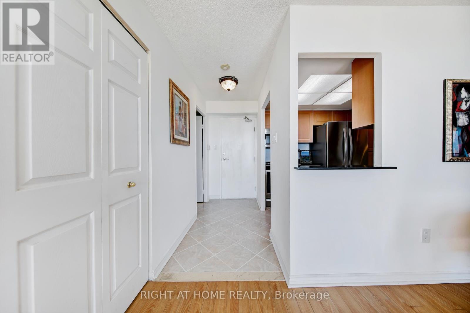 2027 - 3 Greystone Walk Drive, Toronto (kennedy Park), Ontario