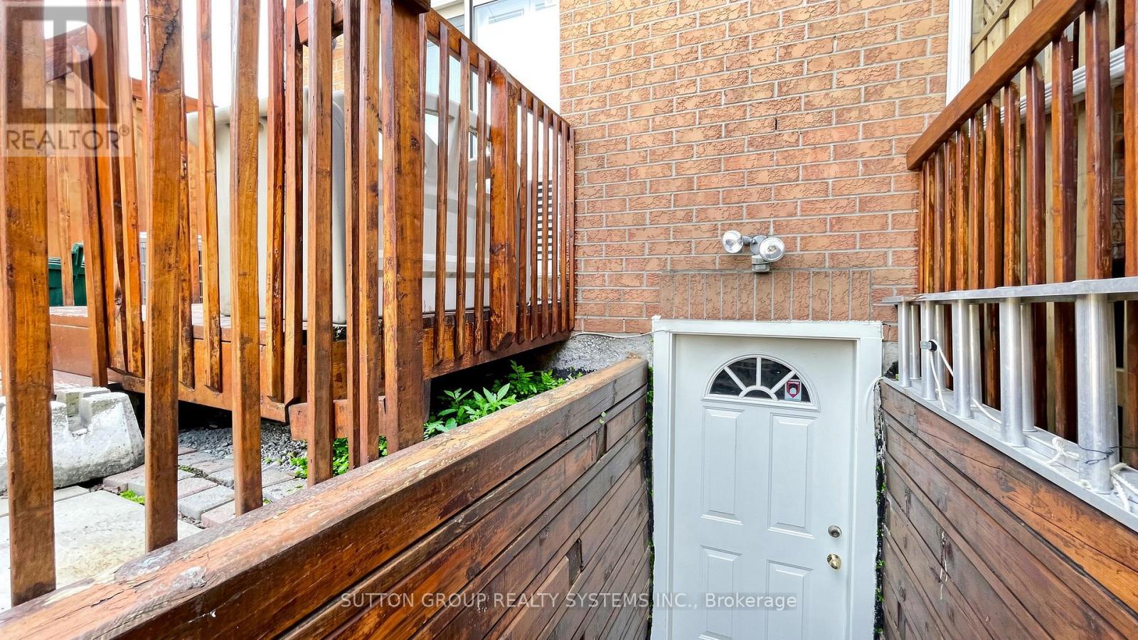 2138 Eglinton Avenue W, Toronto (briar Hill-belgravia), Ontario