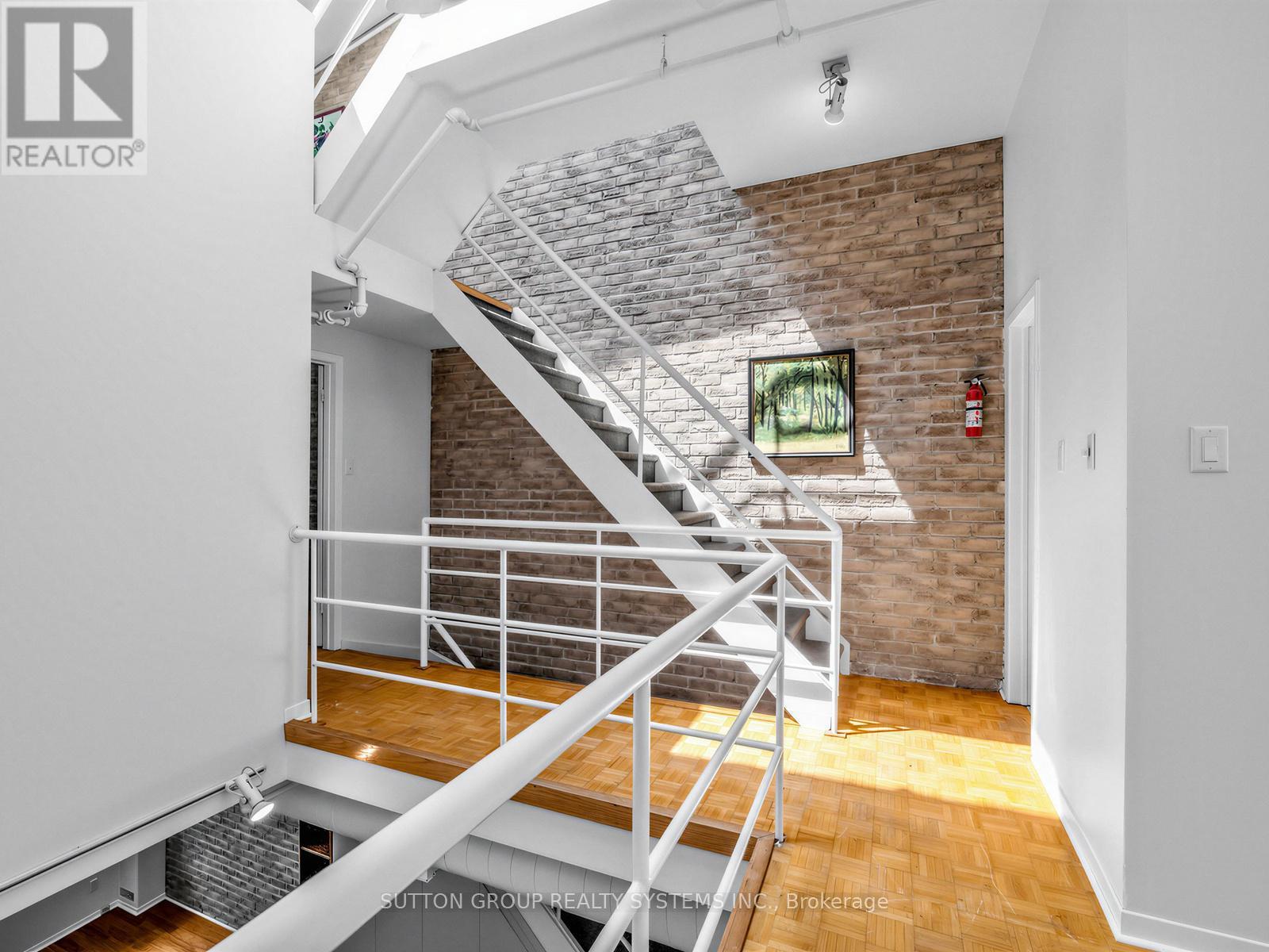 5 - 6 Bartlett Avenue W, Toronto (dovercourt-wallace Emerson-junction), Ontario