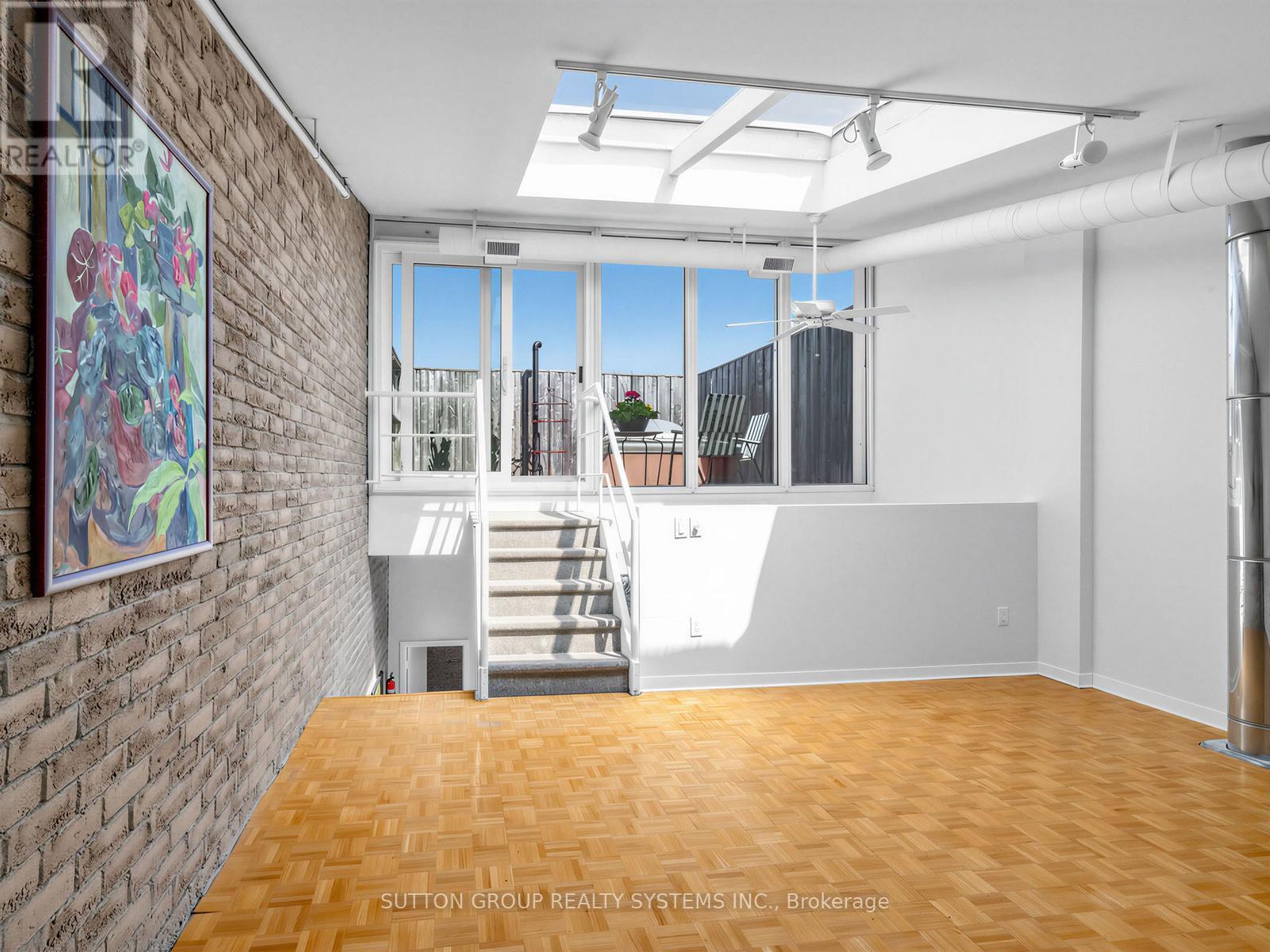 5 - 6 Bartlett Avenue W, Toronto (dovercourt-wallace Emerson-junction), Ontario