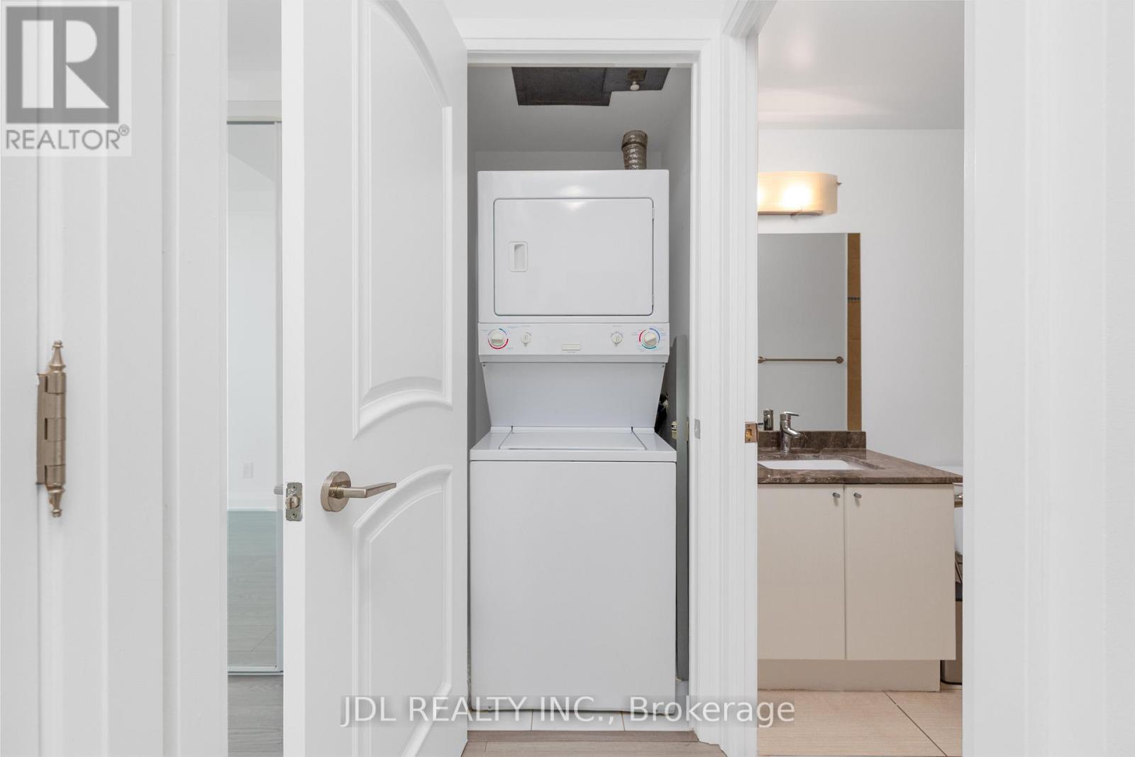 4006 - 16 Harbour Street, Toronto (waterfront Communities), Ontario